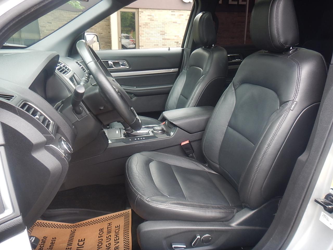 Ford Explorer XLT 4D SUV 4WD 2018