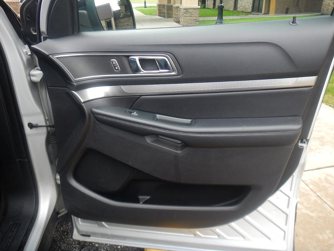 Ford Explorer XLT 4D SUV 4WD 2018