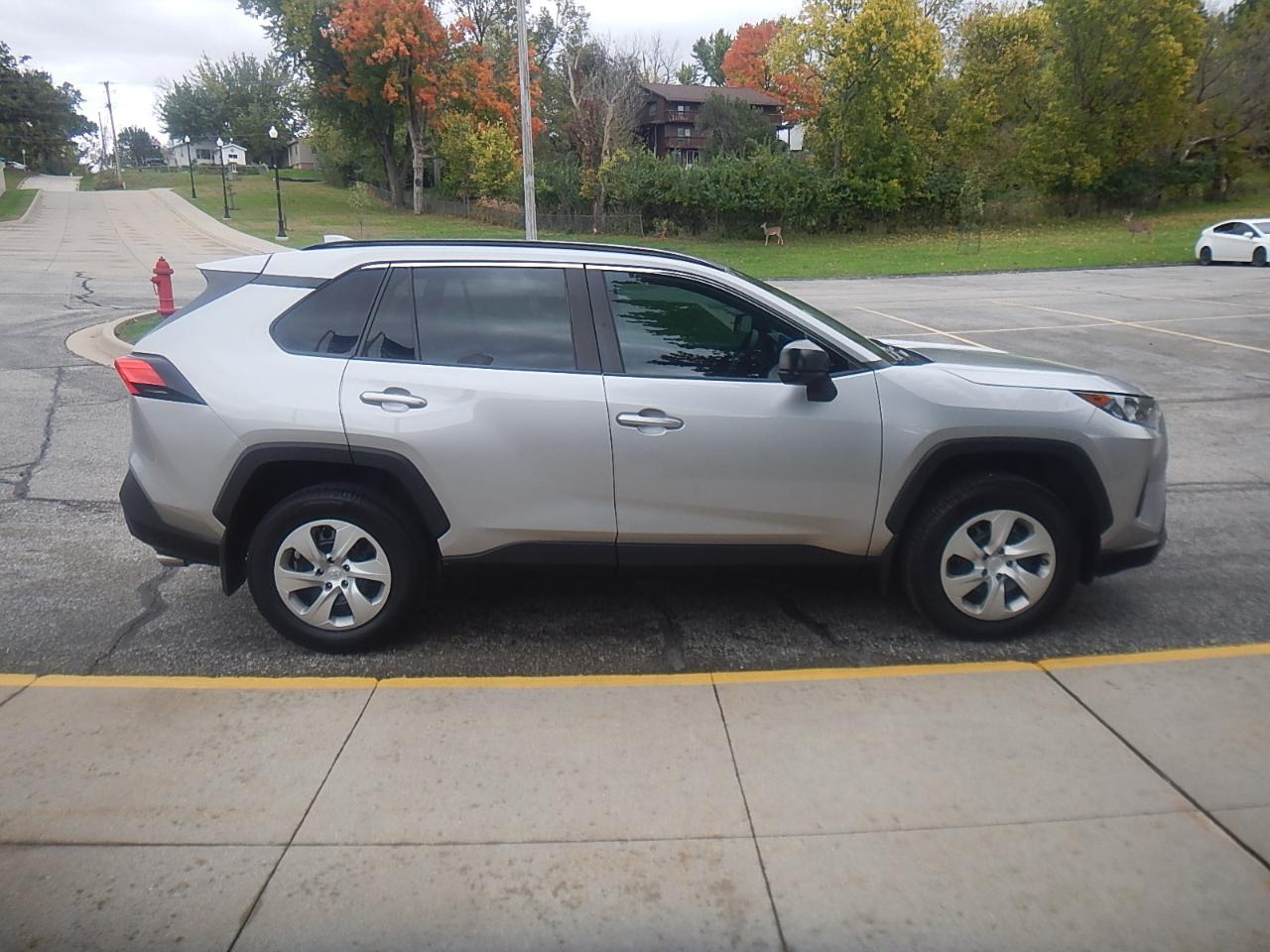 Toyota RAV4 LE AWD 2020