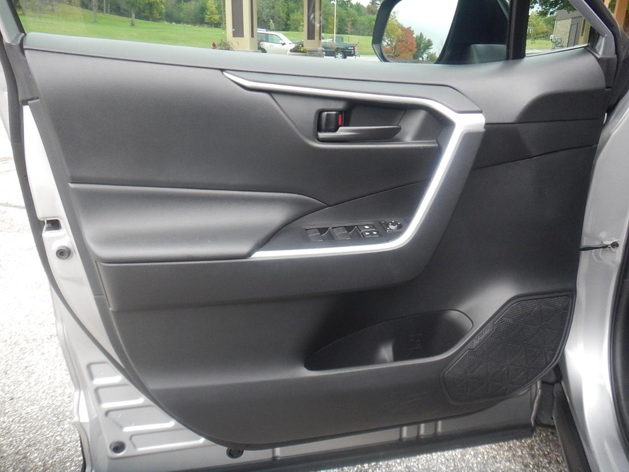 Toyota RAV4 LE AWD 2020