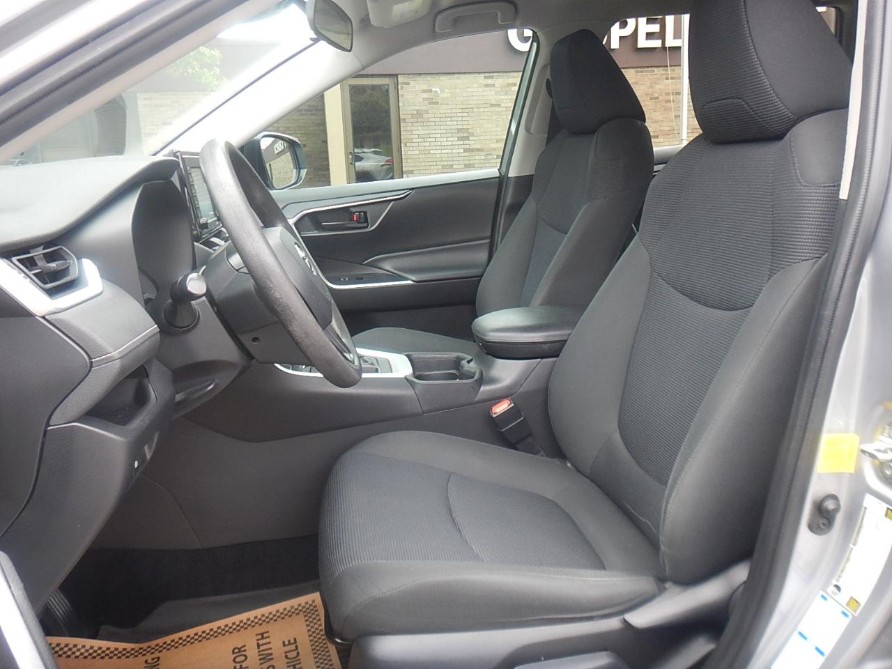 Toyota RAV4 LE AWD 2020
