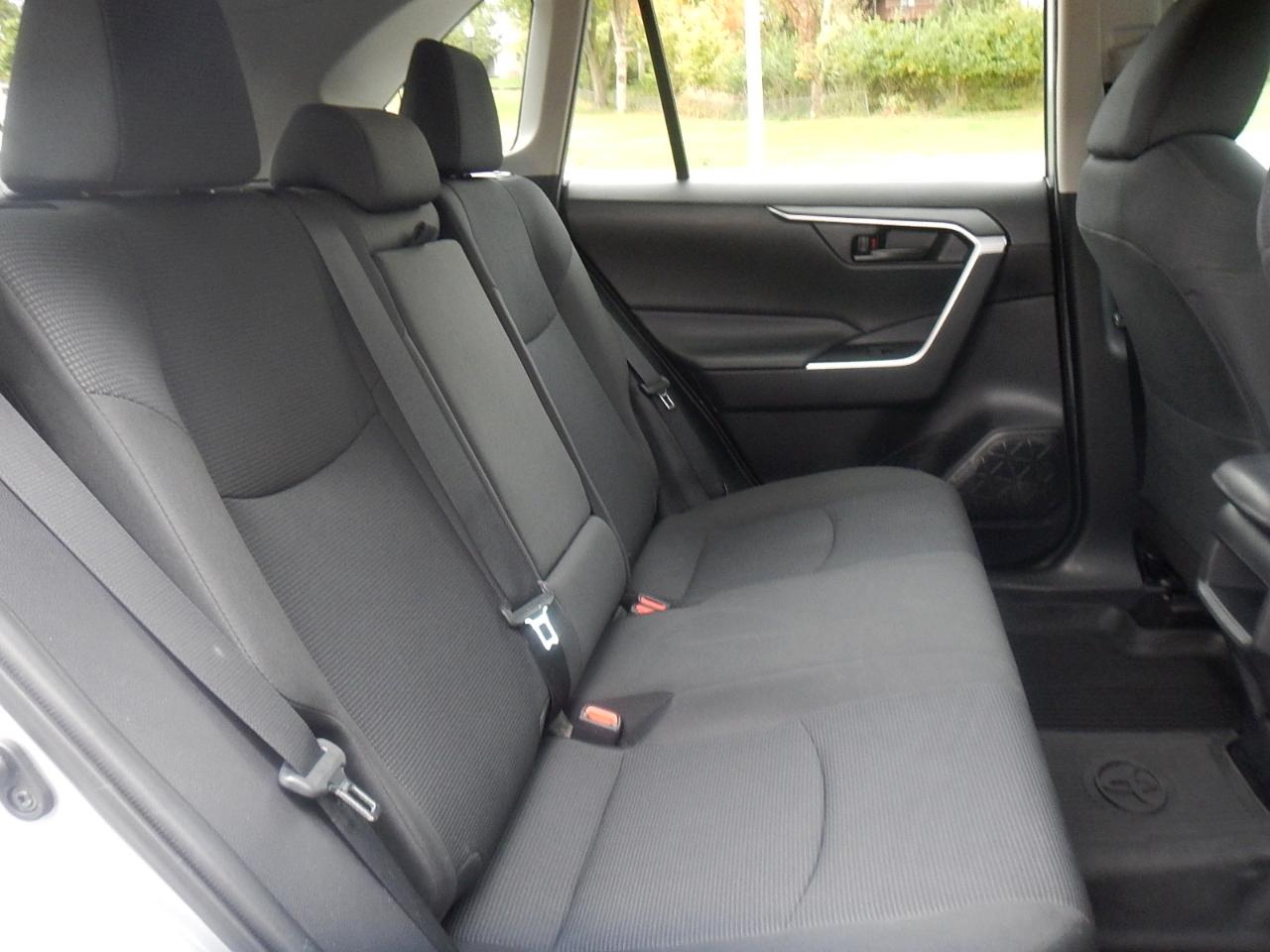 Toyota RAV4 LE AWD 2020