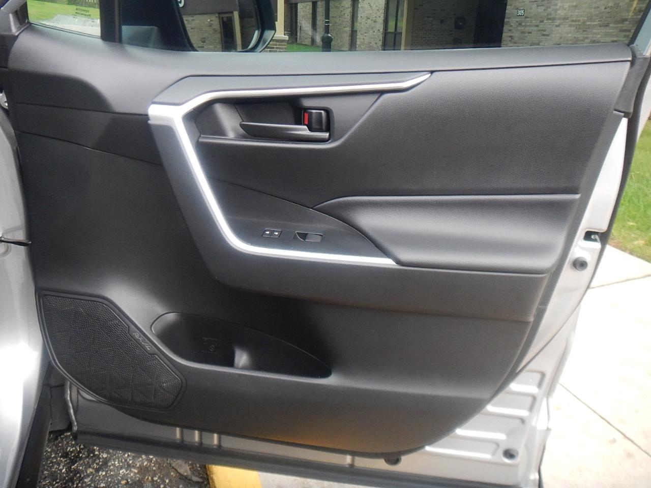 Toyota RAV4 LE AWD 2020