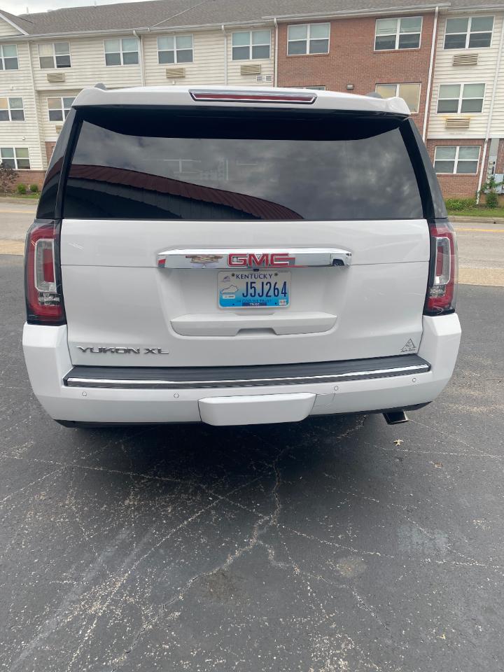 GMC Yukon XL Denali 4WD 2017