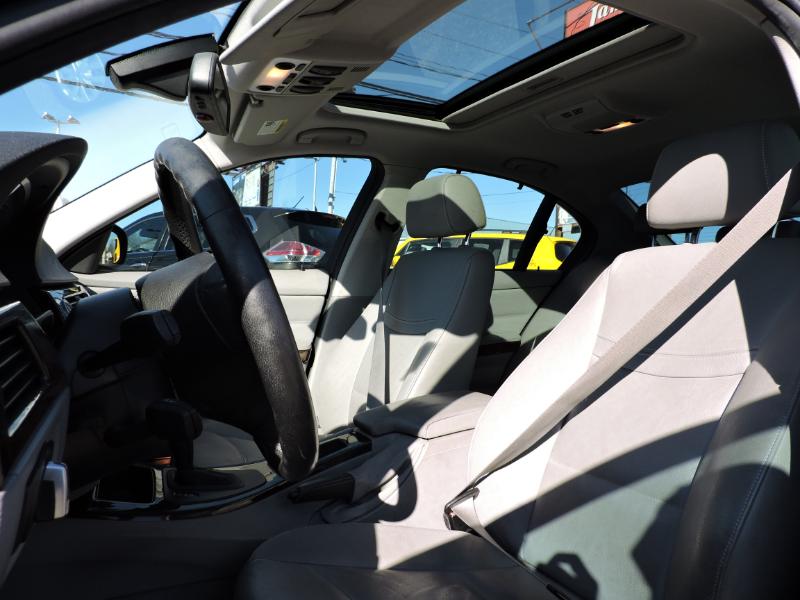 BMW 3-Series 328i xDrive 2011