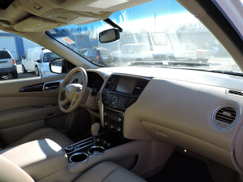 Nissan Pathfinder S 4WD 2014