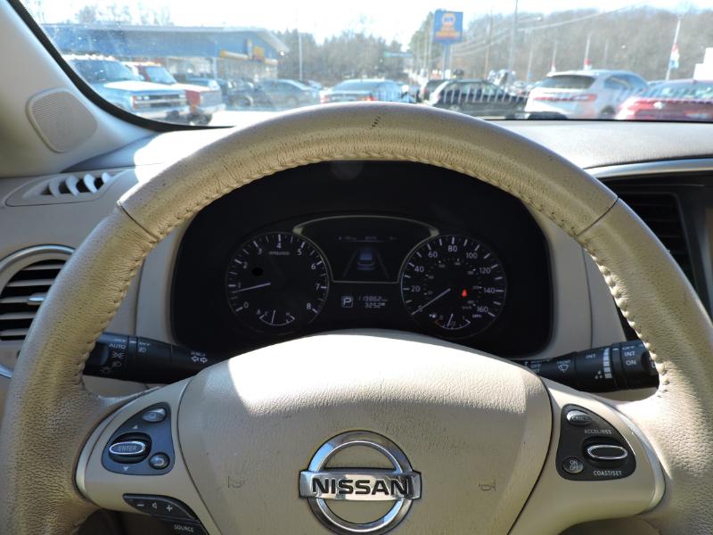 Nissan Pathfinder S 4WD 2014