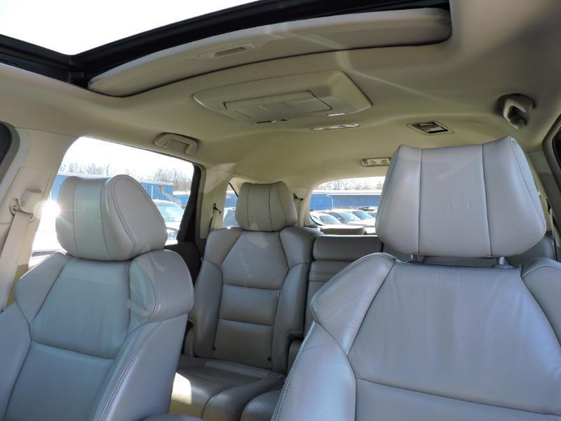 Acura MDX 6-Spd AT w/Tech and Entertainment Package 2011