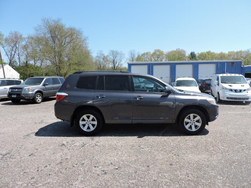 Toyota Highlander Base 4WD 2010