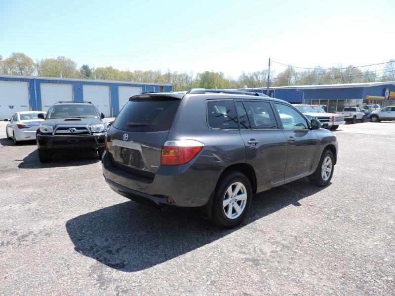 Toyota Highlander Base 4WD 2010