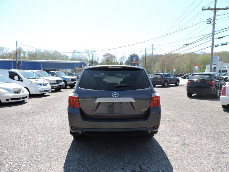 Toyota Highlander Base 4WD 2010