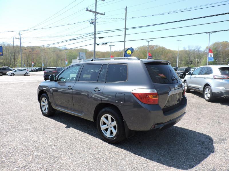 Toyota Highlander Base 4WD 2010