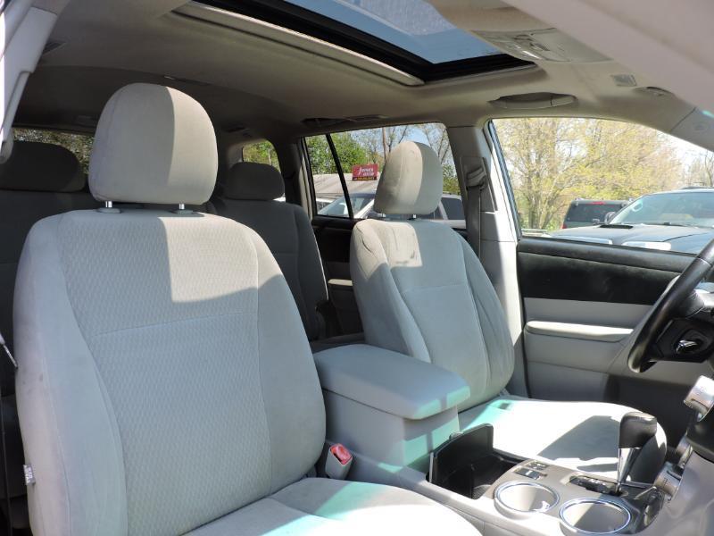 Toyota Highlander Base 4WD 2010