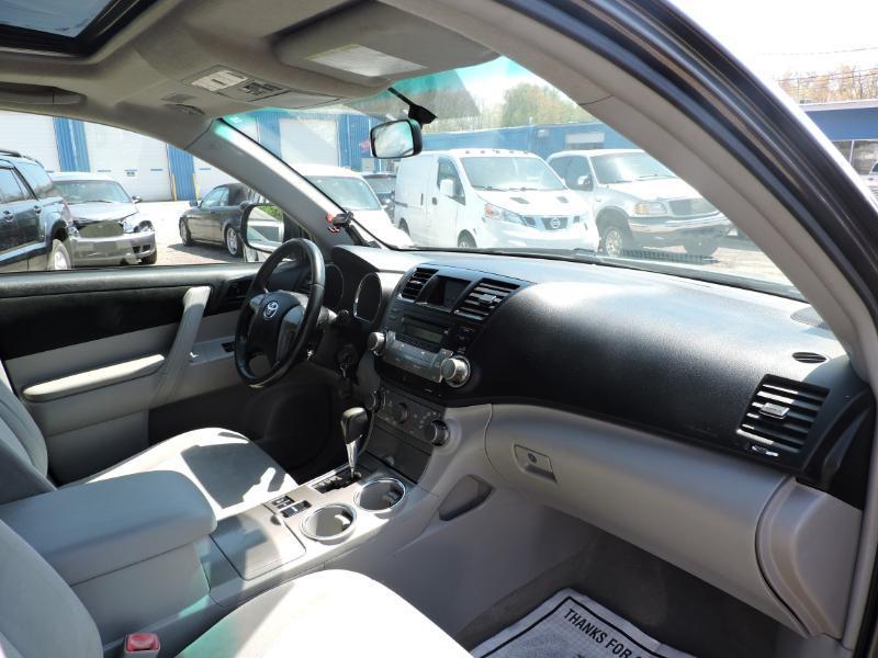 Toyota Highlander Base 4WD 2010