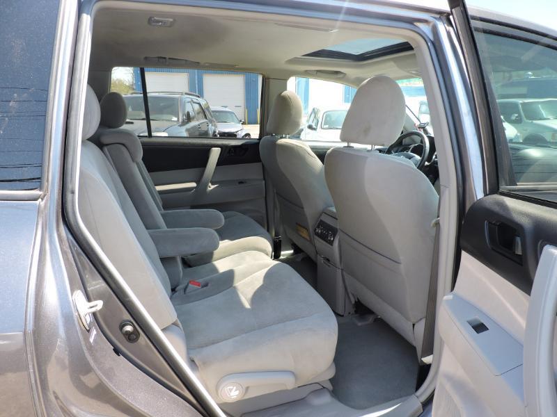 Toyota Highlander Base 4WD 2010
