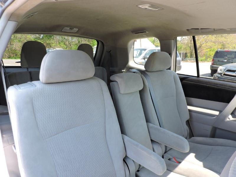 Toyota Highlander Base 4WD 2010