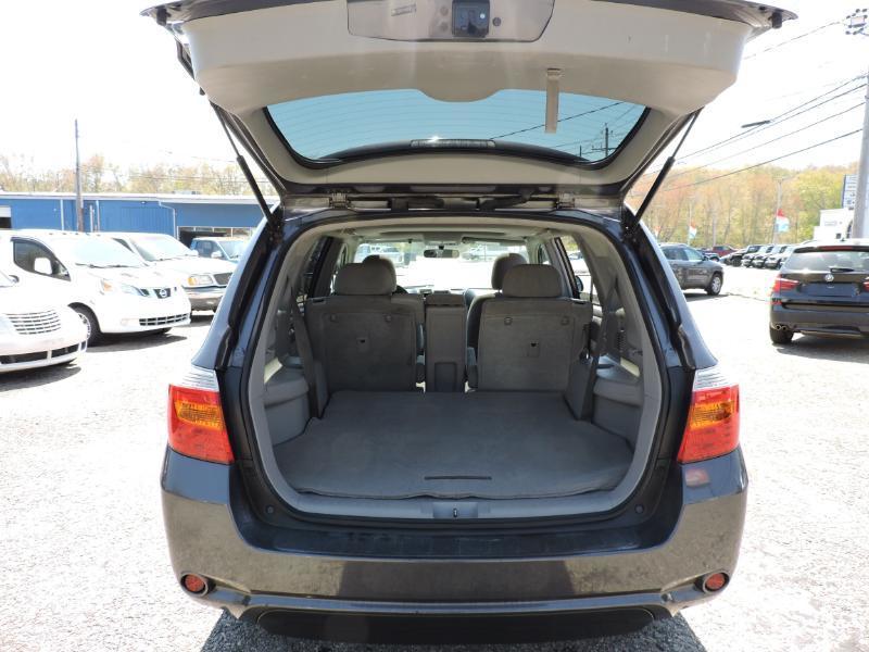 Toyota Highlander Base 4WD 2010