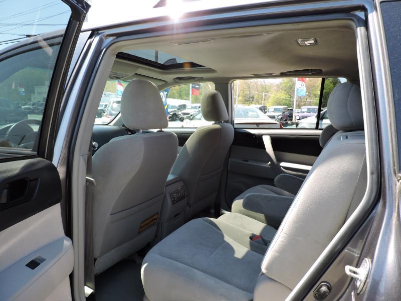 Toyota Highlander Base 4WD 2010
