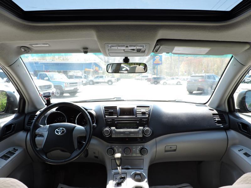 Toyota Highlander Base 4WD 2010