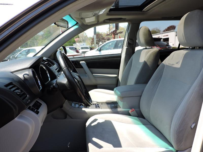 Toyota Highlander Base 4WD 2010