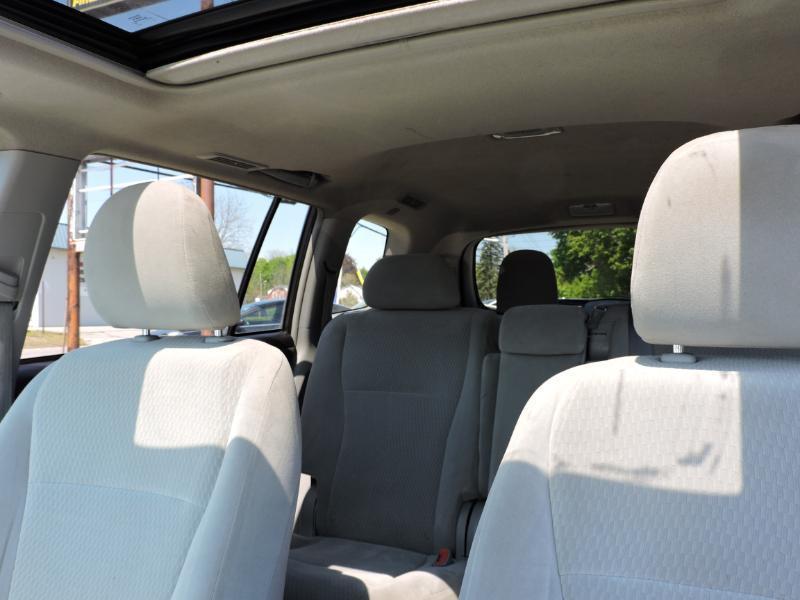 Toyota Highlander Base 4WD 2010
