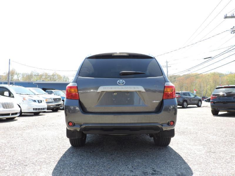 Toyota Highlander Base 4WD 2010