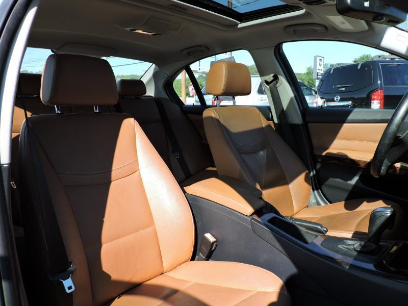 BMW 3-Series 328i xDrive SA 2011