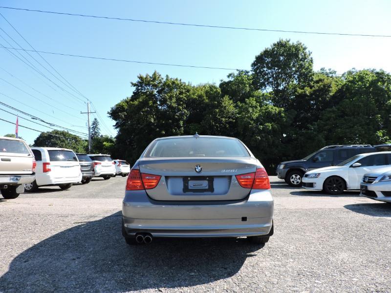 BMW 3-Series 328i xDrive SA 2011