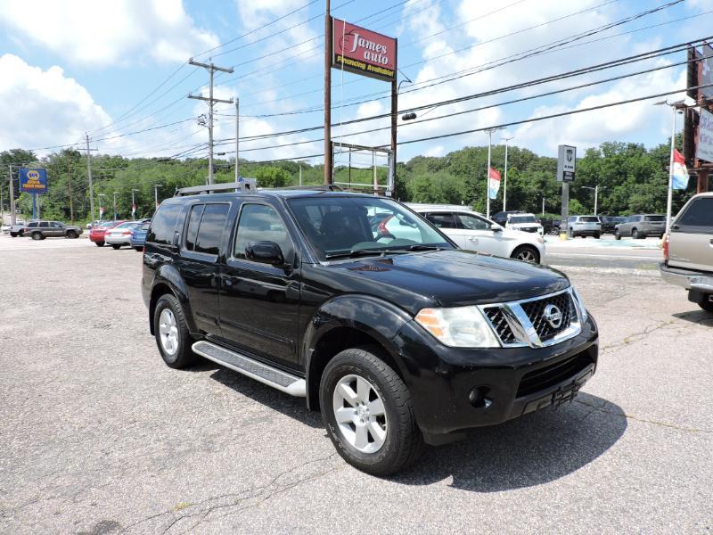Nissan Pathfinder LE 2WD 2011