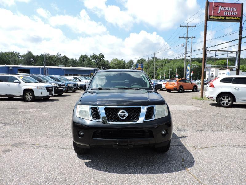 Nissan Pathfinder LE 2WD 2011