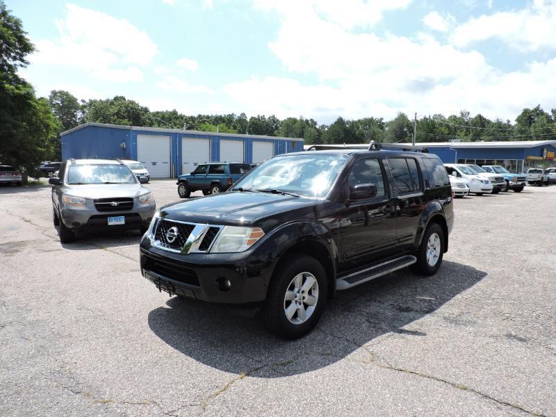 Nissan Pathfinder LE 2WD 2011