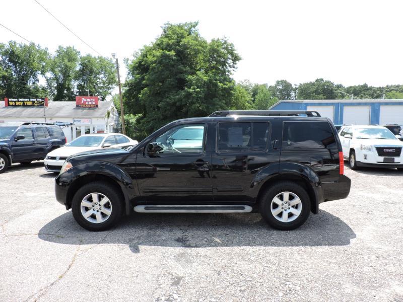 Nissan Pathfinder LE 2WD 2011