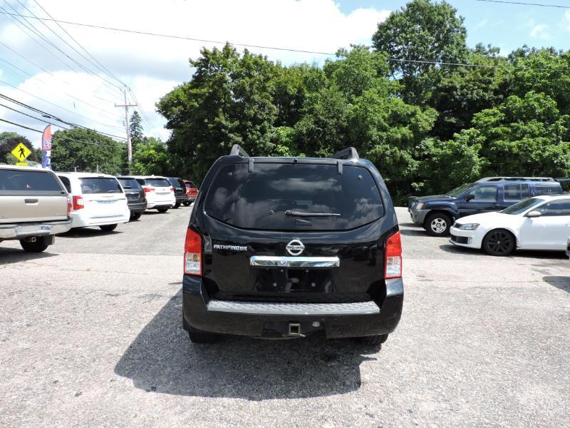 Nissan Pathfinder LE 2WD 2011