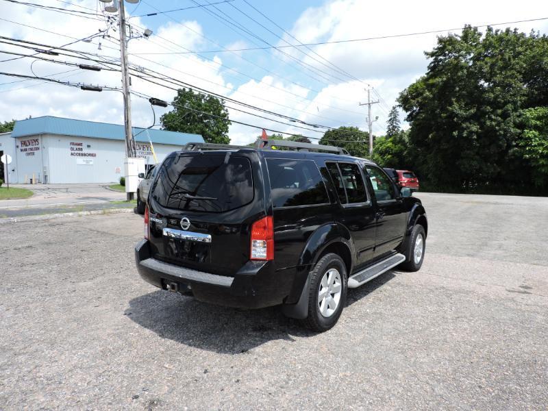 Nissan Pathfinder LE 2WD 2011