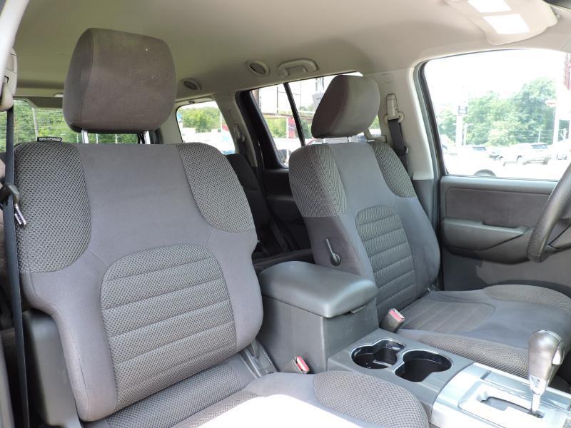 Nissan Pathfinder LE 2WD 2011