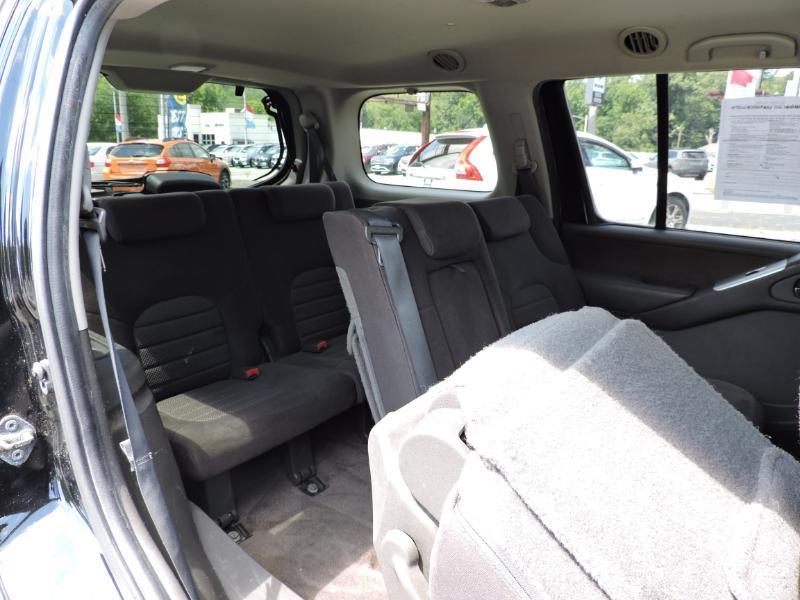 Nissan Pathfinder LE 2WD 2011