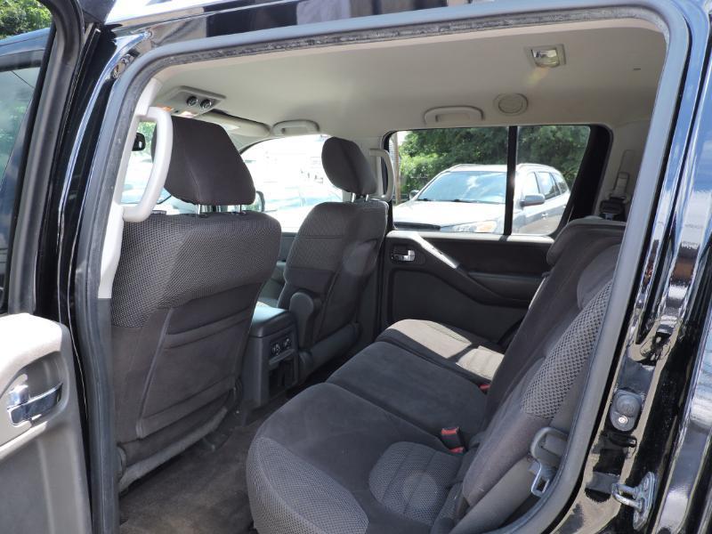 Nissan Pathfinder LE 2WD 2011