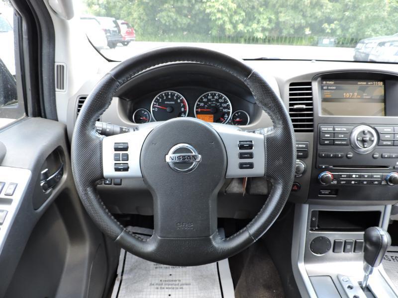 Nissan Pathfinder LE 2WD 2011