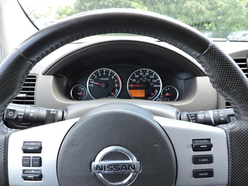 Nissan Pathfinder LE 2WD 2011
