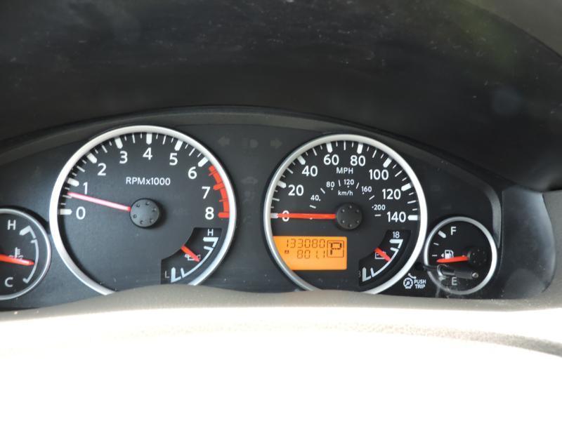 Nissan Pathfinder LE 2WD 2011
