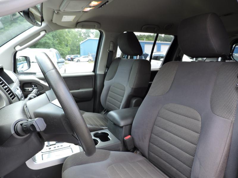 Nissan Pathfinder LE 2WD 2011