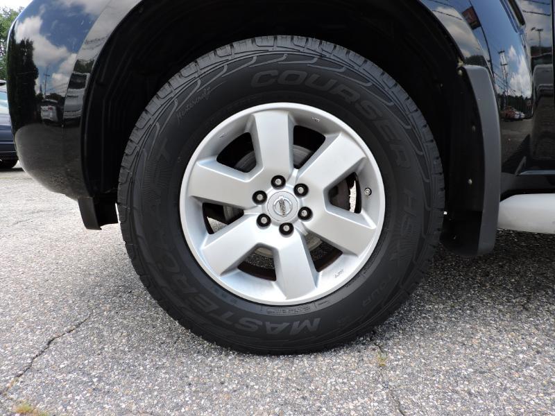Nissan Pathfinder LE 2WD 2011
