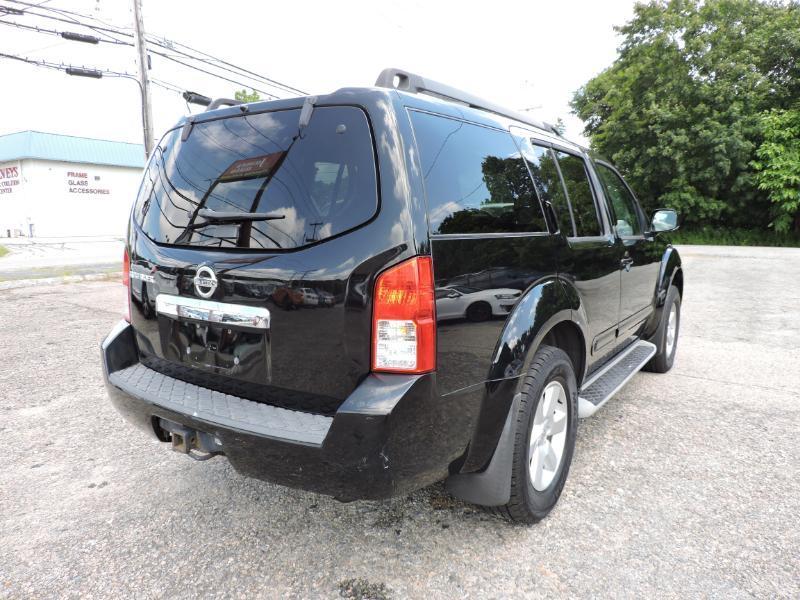 Nissan Pathfinder LE 2WD 2011
