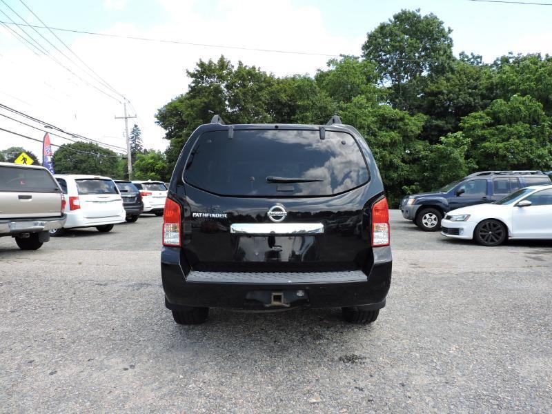 Nissan Pathfinder LE 2WD 2011