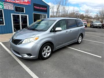 2012 Toyota Sienna 5dr 7-Pass Van V6 LE FWD (Natl)