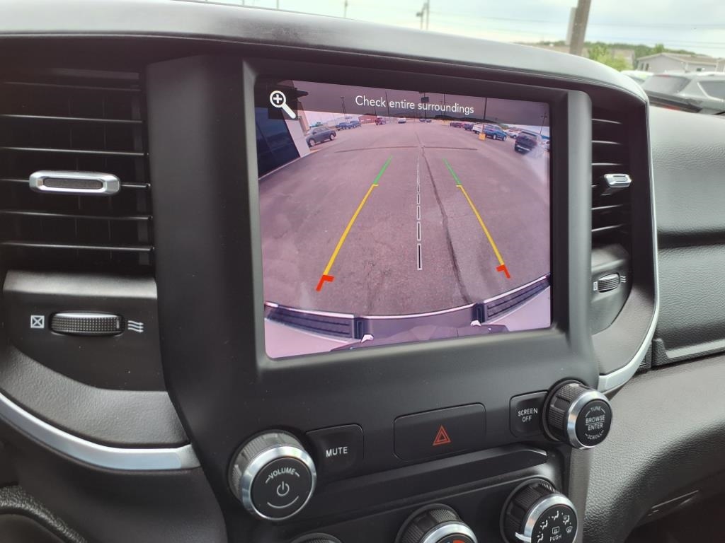 RAM 1500 Lone Star 4x2 Crew Cab 5'7" Box 2021 RAM 1500 Lone Star 4x2 Crew Cab 5'7" Box 2021