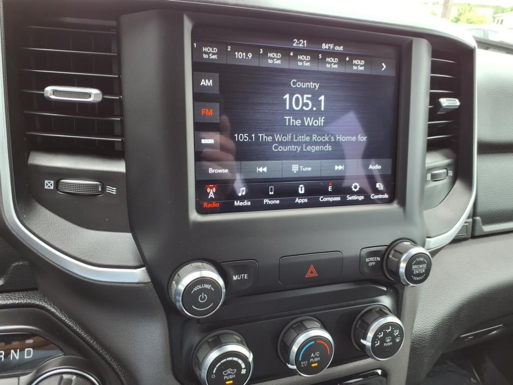 RAM 1500 Lone Star 4x2 Crew Cab 5'7" Box 2021 RAM 1500 Lone Star 4x2 Crew Cab 5'7" Box 2021