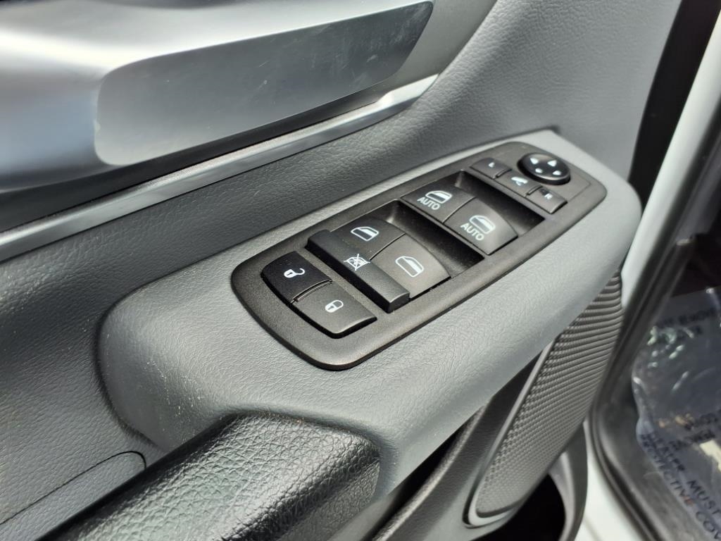 RAM 1500 Lone Star 4x2 Crew Cab 5'7" Box 2021