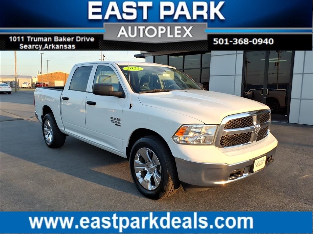 RAM 1500 Classic Tradesman 4x4 Crew Cab 5'7" Box 2022