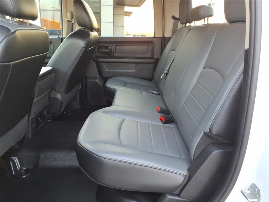 RAM 1500 Classic Tradesman 4x4 Crew Cab 5'7" Box 2022